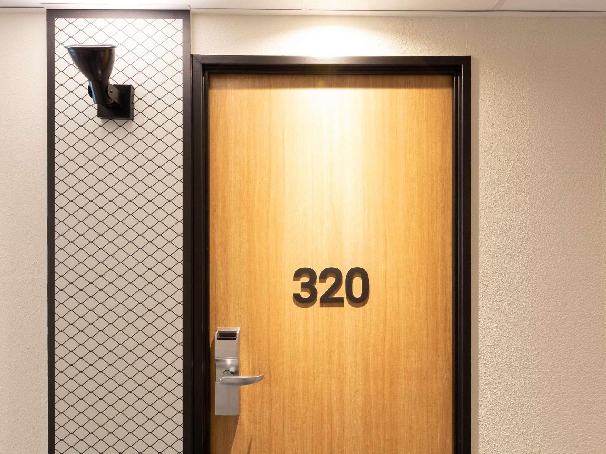 ホテル Ibis Epinal Centre エクステリア 写真