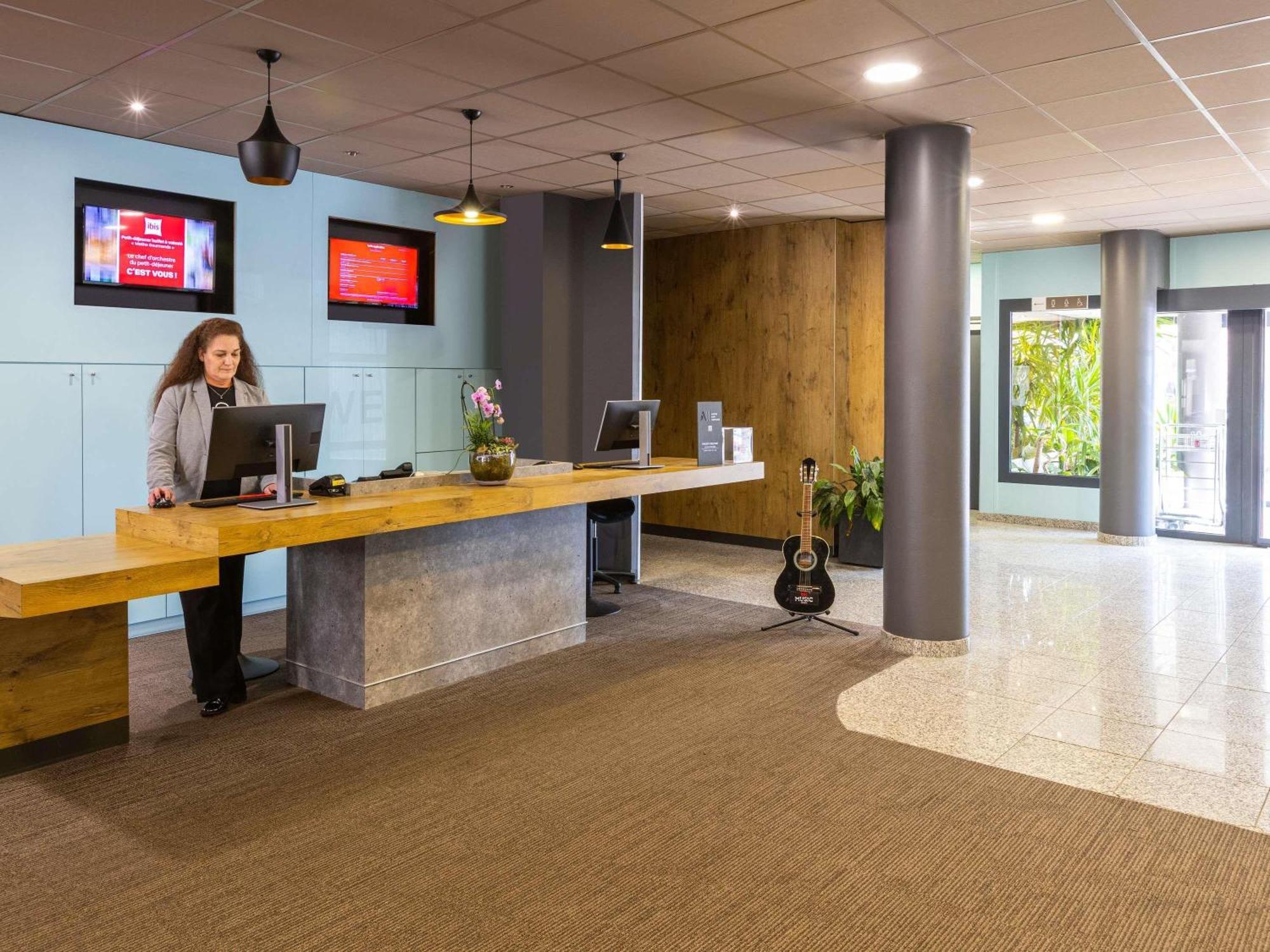 ホテル Ibis Epinal Centre エクステリア 写真