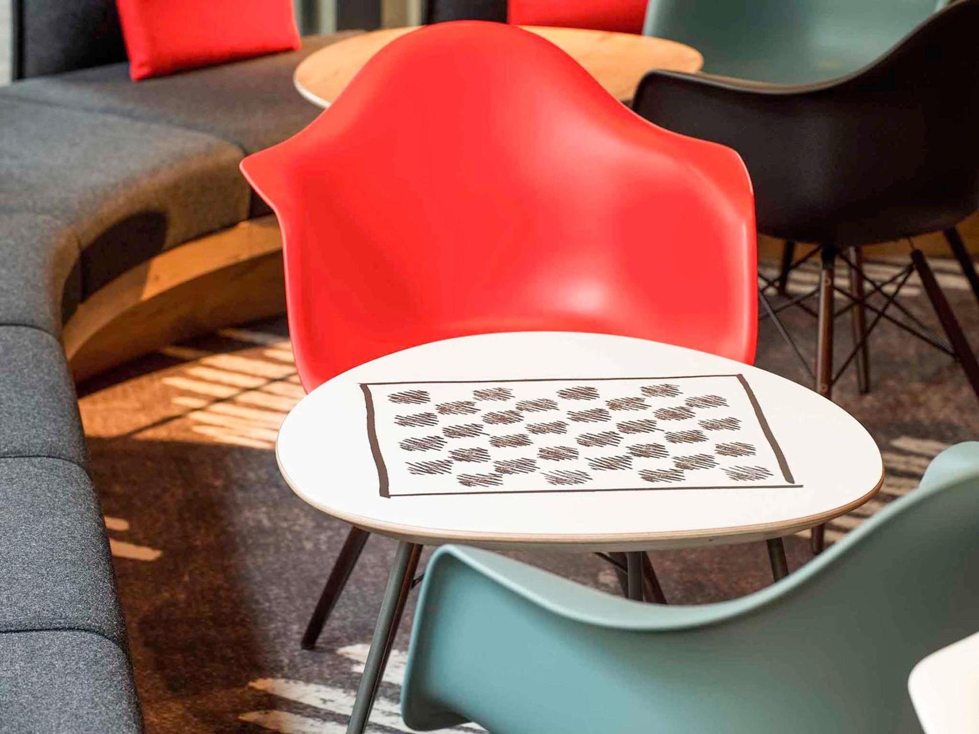ホテル Ibis Epinal Centre エクステリア 写真