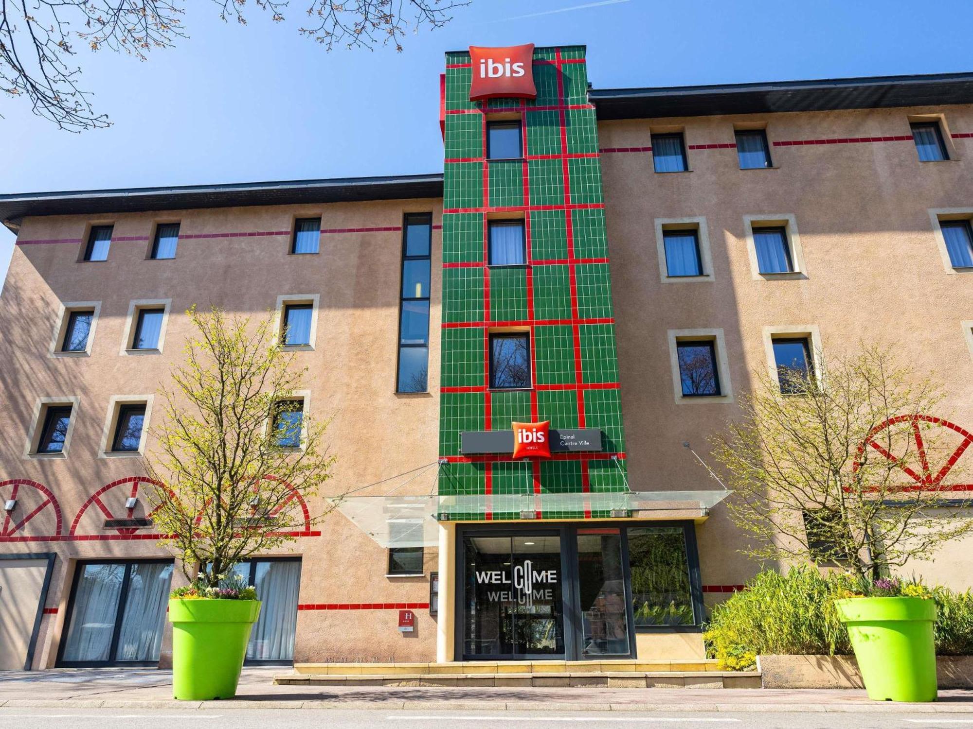 ホテル Ibis Epinal Centre エクステリア 写真